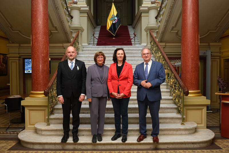 Herr Ministerpräsident, Frau Dr. Haseloff, Frau Całbecka, Marschall Całbecki   